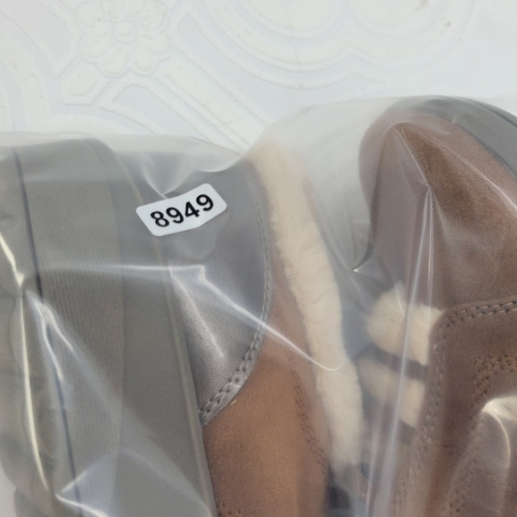 Bzees Golden Womens 10 M Tan Faux Fur Trim Slip On Metallic Heel Comfort Shoes - Picture 10 of 10